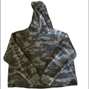 Torrid Camouflage Cropped Hooded Green Gray Sweatshirt Hoodie Size 2 2X